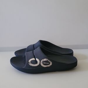 OOFOS OOAhh Navy Slide Sandals WHITE Logo Size Male. US 10, Women's US 12, EU 43
